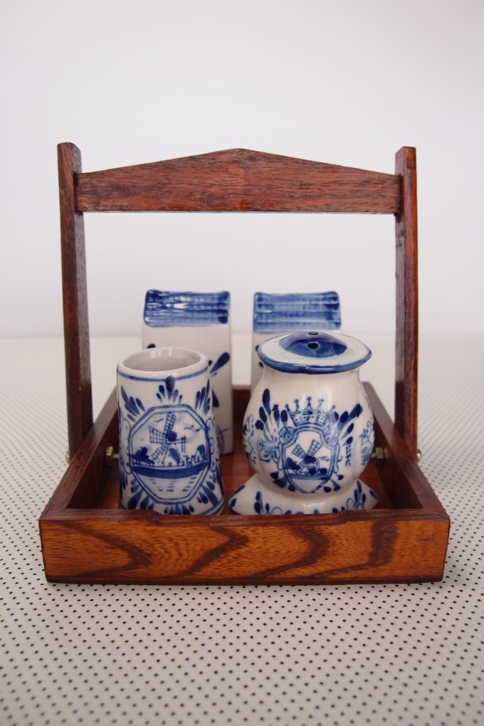 オランダの工芸品？（調味料入れ）