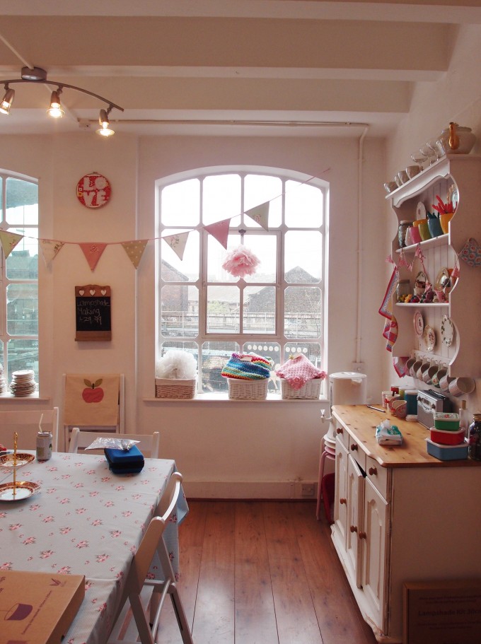 イギリスの手芸教室 “Tea and Crafting” で、ケーキスタンド作りを体験したときのお話