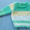 セーターの編み方を覚えるために、赤ちゃんサイズよりさらに小さい雛形を編んでいます
