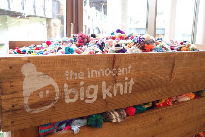 Big Knit で編んだ帽子を届けに、イノセント本社にお邪魔しました。建物内部の様子をレポートします！
