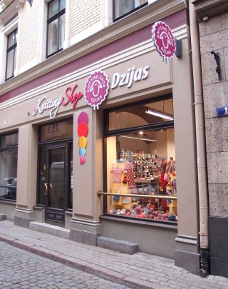 【ラトビア】Knitting Shop DZIJAS ーリガの旧市街で偶然見つけた毛糸屋さん