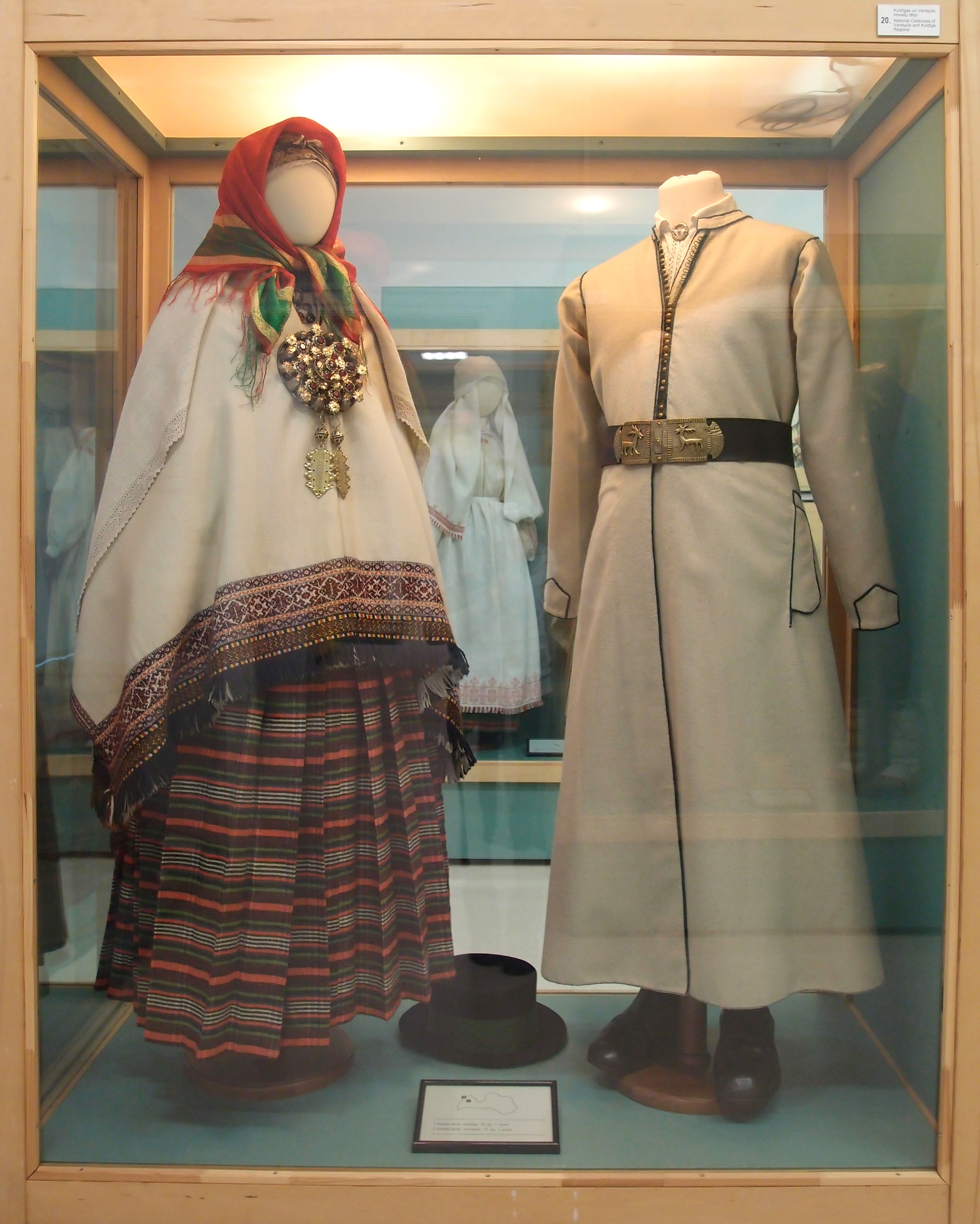 ラトビア 国立歴史博物館の民族衣装ー地域ごとの男女の民族衣装が展示されています My Cup Of Tea