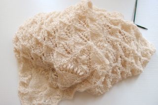 DROPS Whispering Lace （ショール）から学んだ、初心者がレース編みを編むための2つのコツ