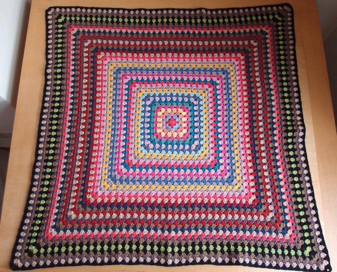 グラニースクエア Granny Square のモチーフ編み 大量に編んだはいいものの なかなか完成に至らず 汗 My Cup Of Tea
