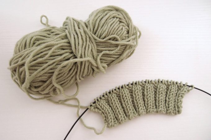 一目ゴム編みの作り目を二目ゴム編みに変える方法 平編みの場合と輪編みの場合 My Cup Of Tea