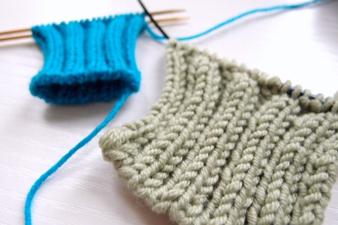 一目ゴム編みの作り目を二目ゴム編みに変える方法（平編みの場合と輪編みの場合）