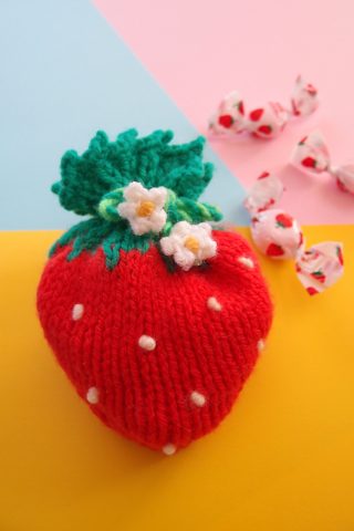 【Raverly】イチゴ型のポーチを編みました。子供が喜びそうな、簡単に編めるかわいいポーチです
