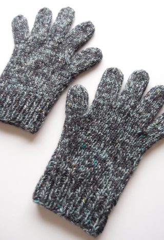 【アヴリル】アンゴラネップの手袋を編みました。カラフルなネップがお気に入りです♪