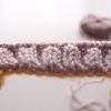 別鎖の作り目で作る、2目ゴム編みの作り目とゴム編み止めの方法（両端の3目が表目）