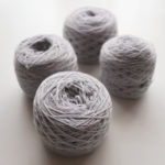 【リサイクル毛糸④】毛100パーセント、2本どりのセーターを毛糸玉にする