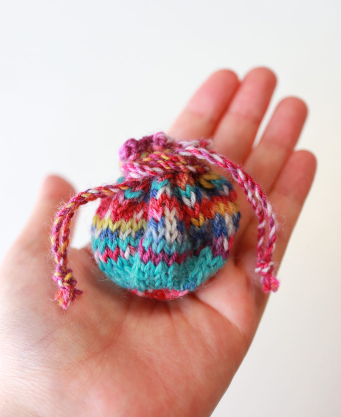 【Ravelry】Opal の余り糸で、とっても小さい Treasure Pouch を編みました