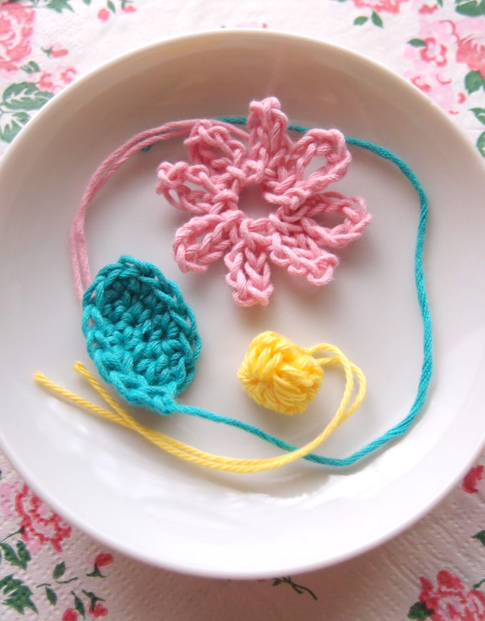 余り糸消費作戦 以前編んだ かぎ針編みのお花のモチーフをたくさん編んでいます My Cup Of Tea