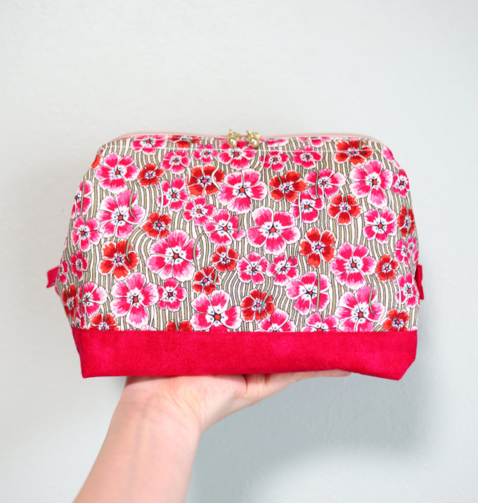 編み物のプロジェクトバッグに最適な、ワイヤーポーチを作りました。裁縫初心者が感じた、きれいにポーチを作るコツなど